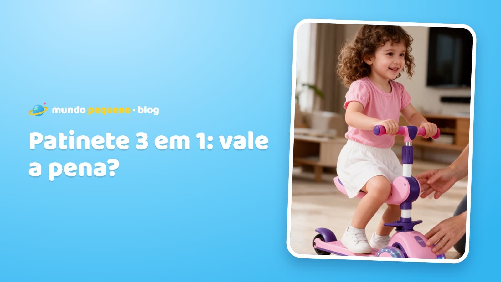 Menina pequena sentada no patinete rosa e lilás com assento, com rodas de LED acesas, dentro de casa